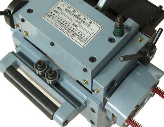 高速滾輪送料機